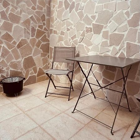 Lovely 2 Bedroom Rental Unit,Patio And Close Beach Сан-П'єтро-ін-Беванья Екстер'єр фото